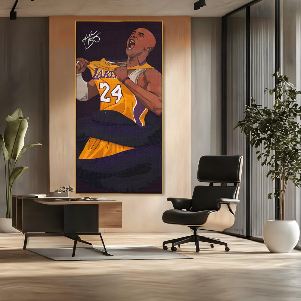 Tablou canvas cu ilustratie digitala portret kobe bryant, in rama de aluminiu auriu, pe perete intr-un birou